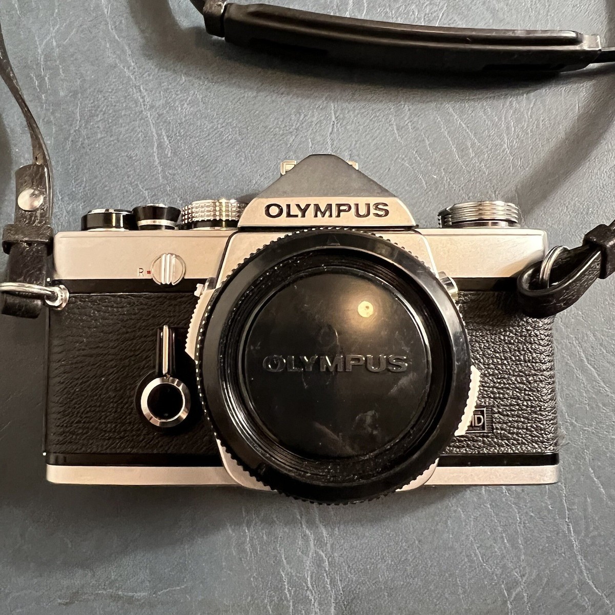 Olympus OM-1 35mm SLR Film Camera - Black Set w/Case 886610535480