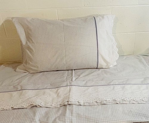 Laura Ashley Blue Eyelet Trimmed Queen Bedroom Top Flat Sheet & 1 Pillowcase - 第 7/9 張圖片