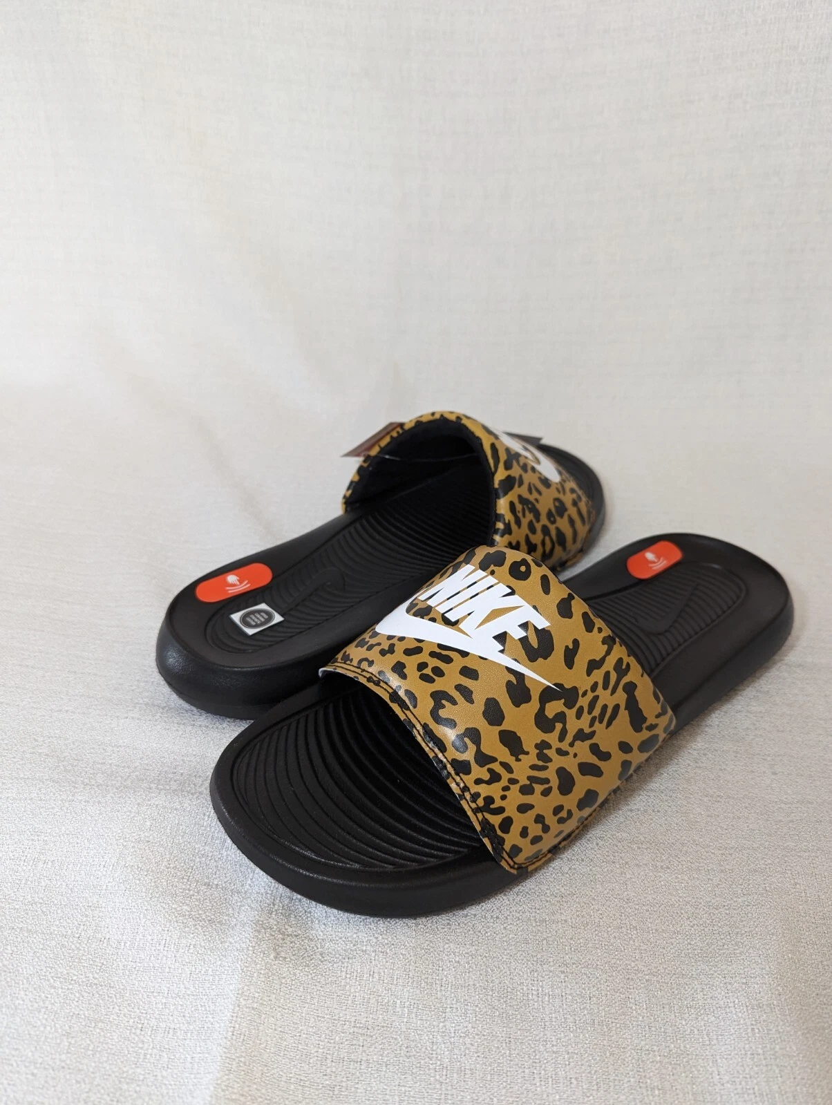 Pantofole Nike Victori One CN9676 010 da donna stampa nere taglia 11