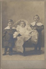 CABINET CARD PORTRAIT OF BEAUTIFUL WELL-DRESSED SMILING CHILDREN