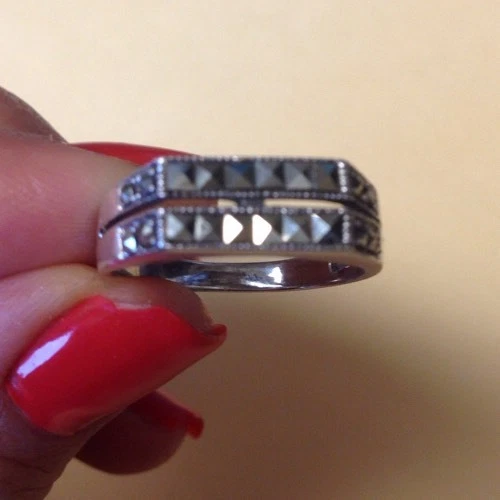 Anillo de plata de ley 925 y marcasita talla 8, aprox. 2,90 gramos Foto 2 de 4