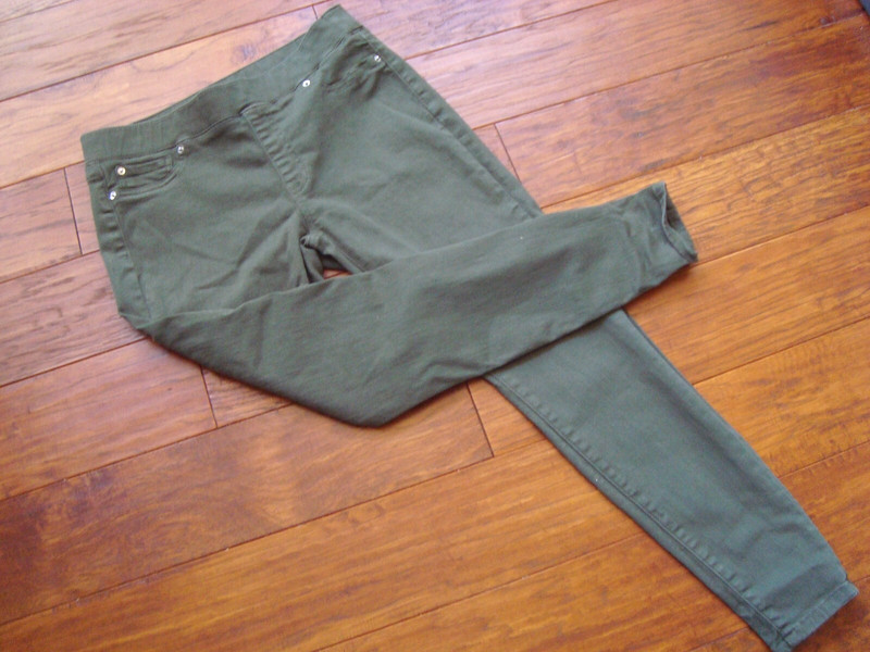 Amazon Essentials Pull On Jeggings Women’s 10 Short Hunter Green Color