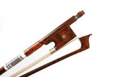 4/4 Violin Bow Snakewood Stick Frog Natural Bow Hair Straight Pearl Inlay