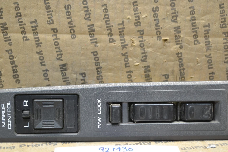 1992 Nissan M30 Master Switch OEM Door Window Lock Box 2 473-8d7 Foto 2 de 4