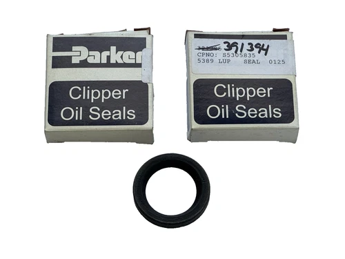 LOT OF 2 NEW IN BOX Parker 1QTR09 Oil Seal