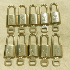 LOUIS VUITTON LV 10 SET PADLOCK KEY CHARM CADENA GOLD-PLATED FRANCE 31PDA252