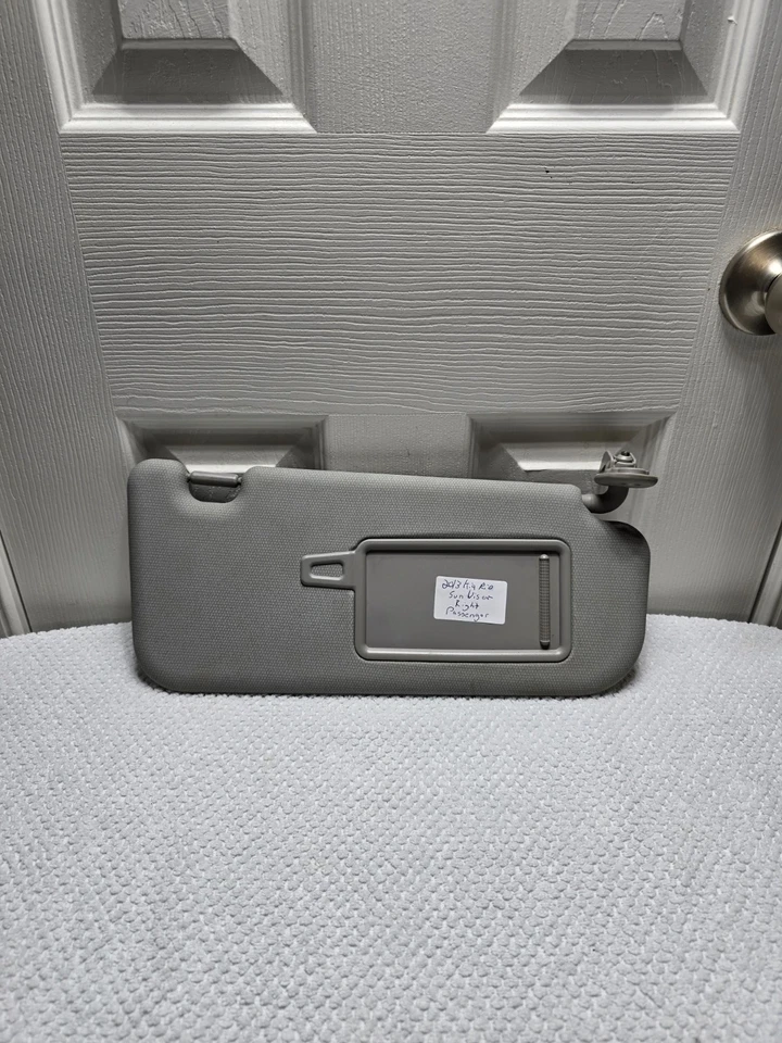 Kia Rio 2013 lado derecho del conductor parasol con espejo parasol gris OEM (R Foto 2 de 4