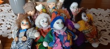 Harlekin Clown Puppen mit Porzelankopf in verschiedenen bunten Kleidungen