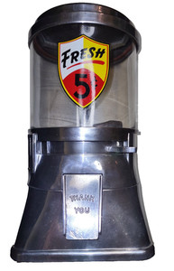 1940s 5 Cent Regal GUMBALL Vending MACHINE Nice Chrome Finish w/ key WORKS WELL!