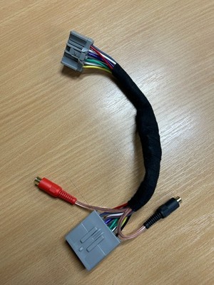 Ford Fiesta 2008-2010 T-Kabelbaum Cinch Audio Ausgang Adapter