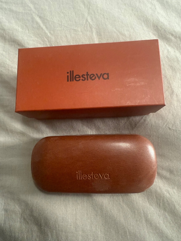 Illesteva Brown Clamshell + Box