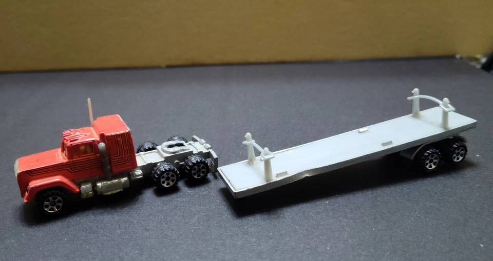 road champs semi trucks Red Flats Bed Mack - Image 4 of 4