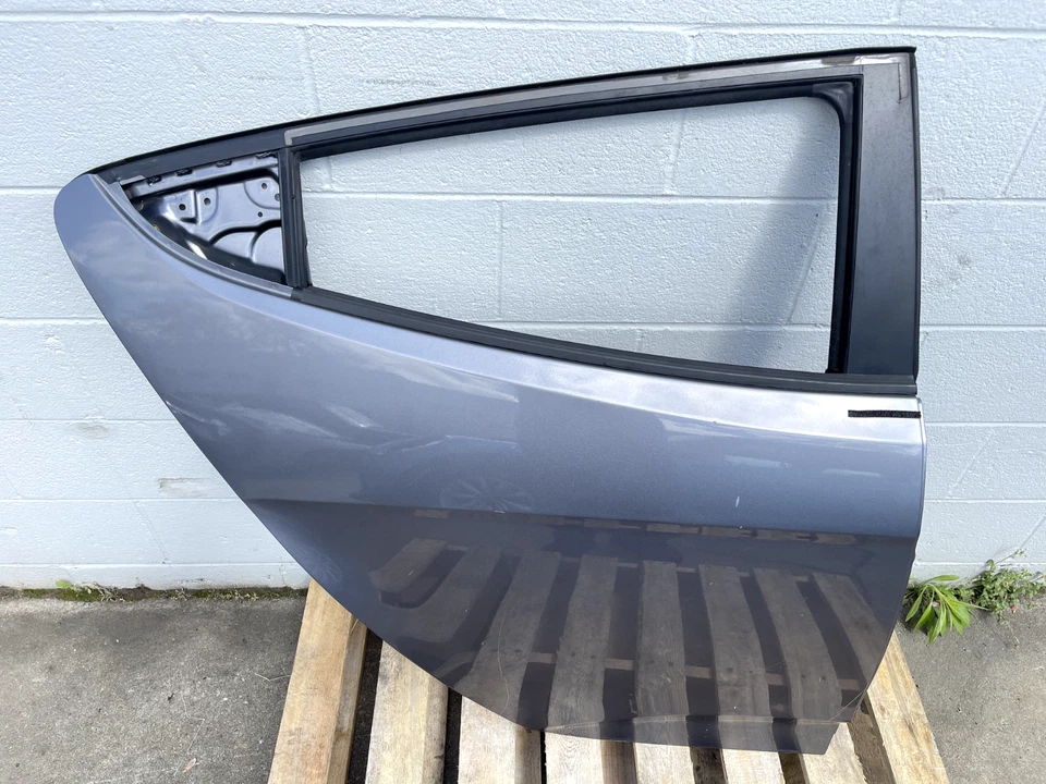 Hyundai Veloster 2012-2017 puerta trasera derecha carcasa gris OEM Foto 3 de 4