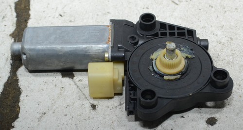 Mercedes W203  C200 Bj 03 Fensterheber Motor Tür hinten RECHTS #137342-E318