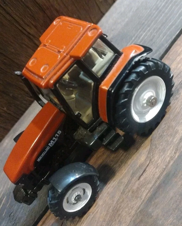 Фермерская выставка игрушек New Holland M115 Fiatagri европейское издание 97 1:43 Нидерланды  - Изображение 3 из 4