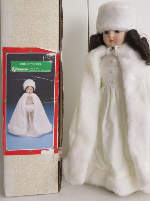 Vintage House Of Lloyd 1988 Christmas Around The World Porcelain Collector Doll