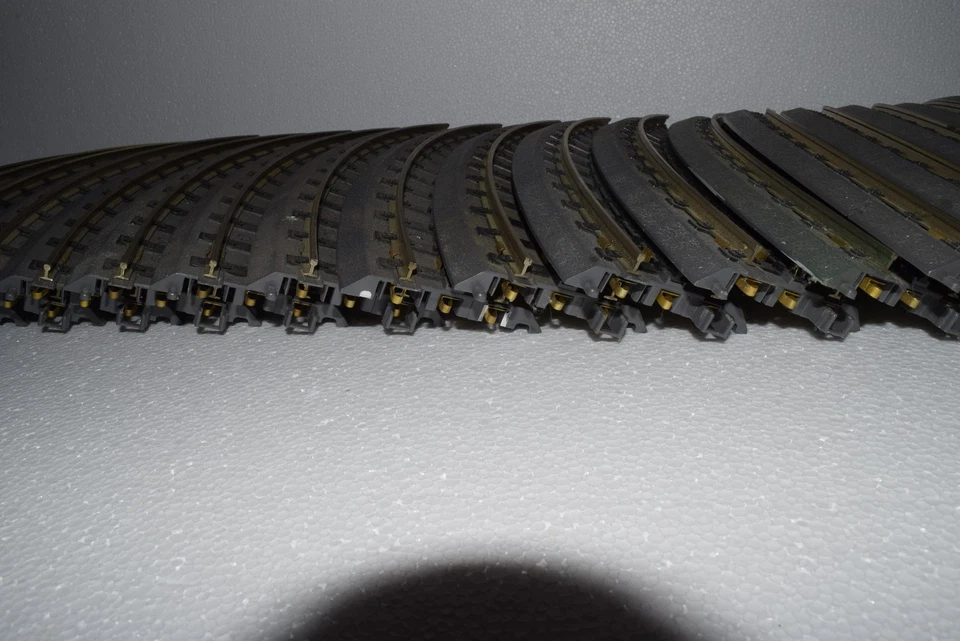 MTH 40-1010 Realtrax O-Gauge Curves 3-Rail SOLID RAIL - Lot of 22 - Image 3 of 4