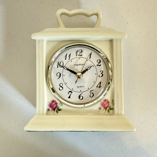 VINTAGE INGRAHAM PORCELAIN MANTEL DESIGN QUARTZ BATTERY CLOCK , ROSES AND HANDLE