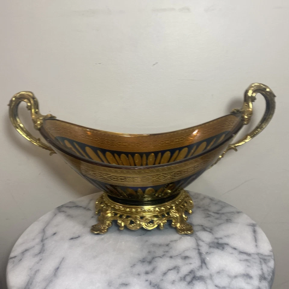 Cuenco de vidrio de corte de colores estilo francés con superposición de oro y montaje de bronce Foto 2 de 4