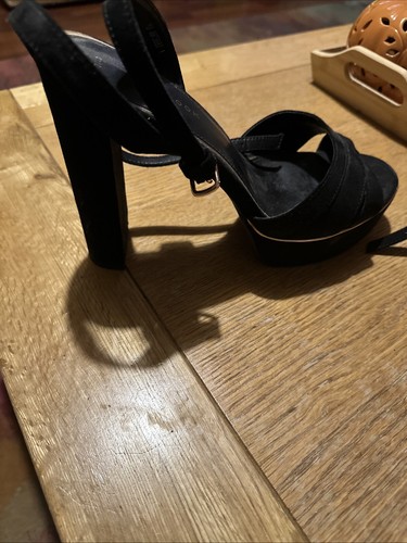 New Look Black Velvet Strappy Block Heels - Picture 2 of 8
