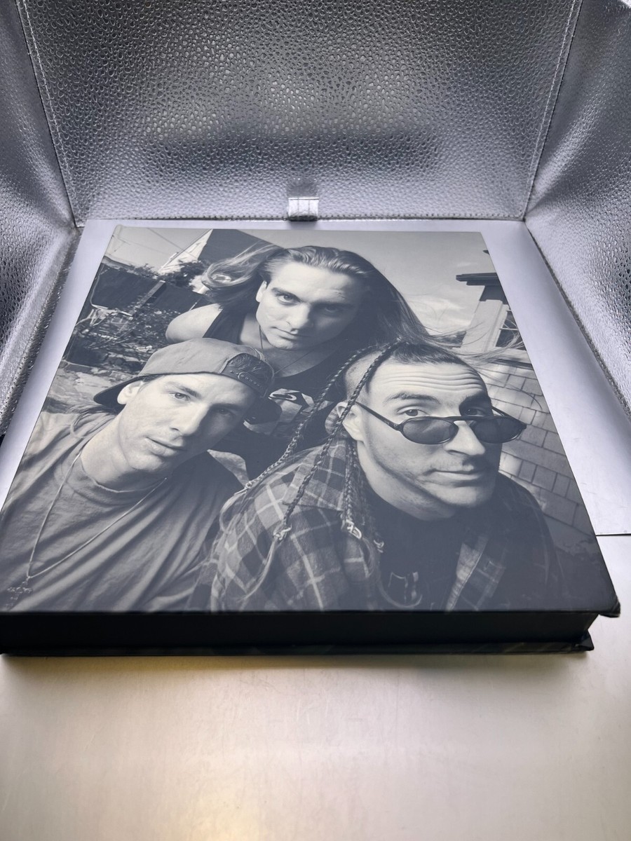 To Defy the Laws of Tradition : A Photographic Archive of Primus