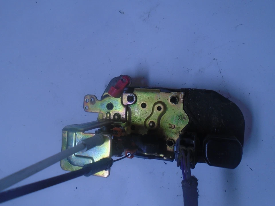 Actuador de cerradura de puerta trasera derecha Chrysler Pacifica 2004-2008 Foto 2 de 2