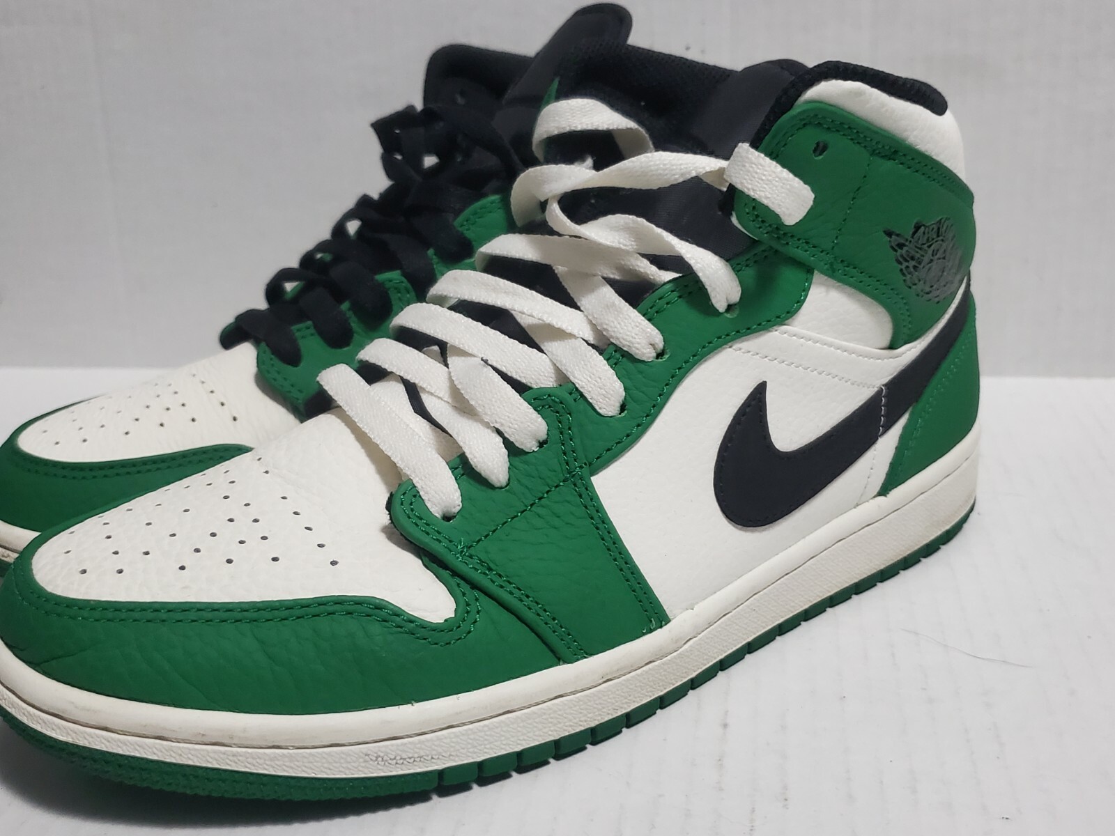 jordan 1 pine green laces