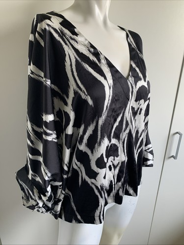 WHBM size XL black/white V-neck Batwing pullover blouse - Picture 2 of 5