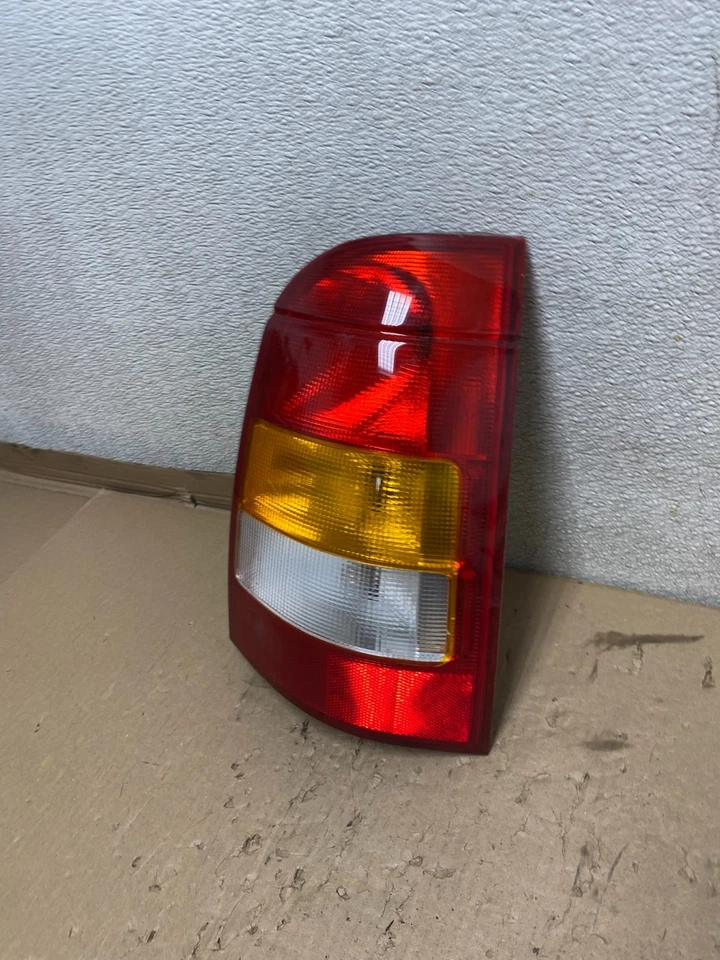 Luz trasera lateral derecha pasajero Saturn LW200 LW300 2000 2001 2002 U1206 DG Foto 2 de 4
