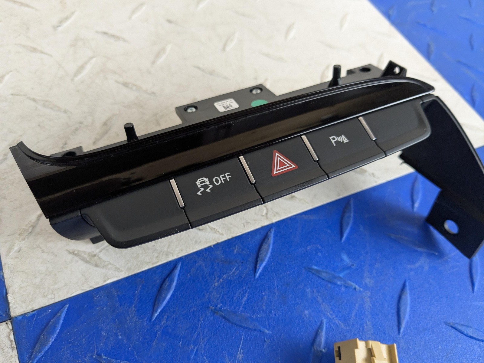 2017-2023 Audi R8 OEM Center Console Switch Panel Black 4S1925301E 13k Mi CLEAN