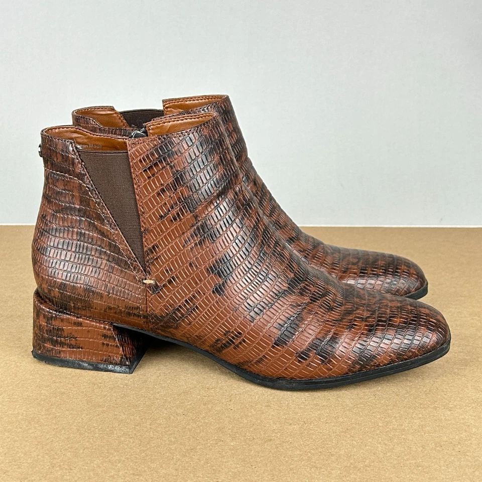 Botas de tornozelo femininas Franco Sarto Nico couro sintético cobra 8,5 marrom zíper lateral - Imagem 3 de 4