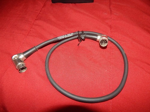 MIDI cable w/ rotating ends for pedalboard, synths + more