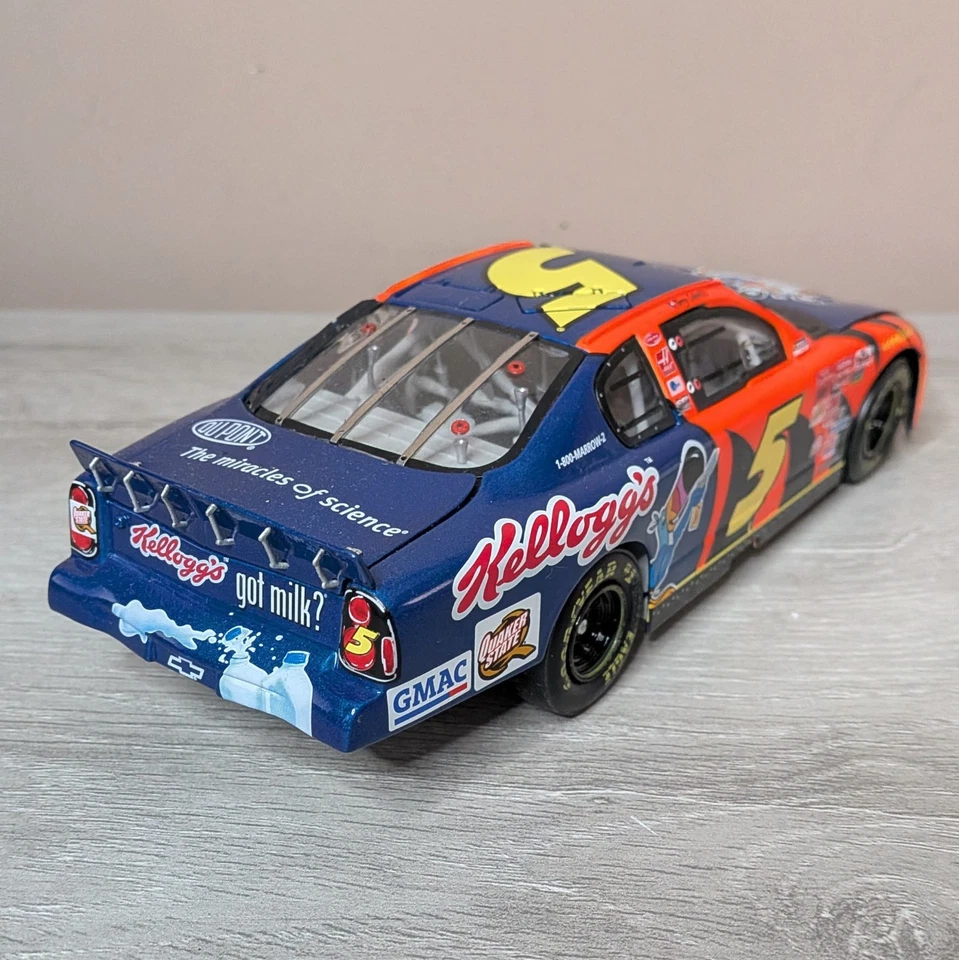 Chevy Monte Carlo Action Elite 1:24 2002 - Terry Labonte (Kelloggs) - Suelto Foto 3 de 4
