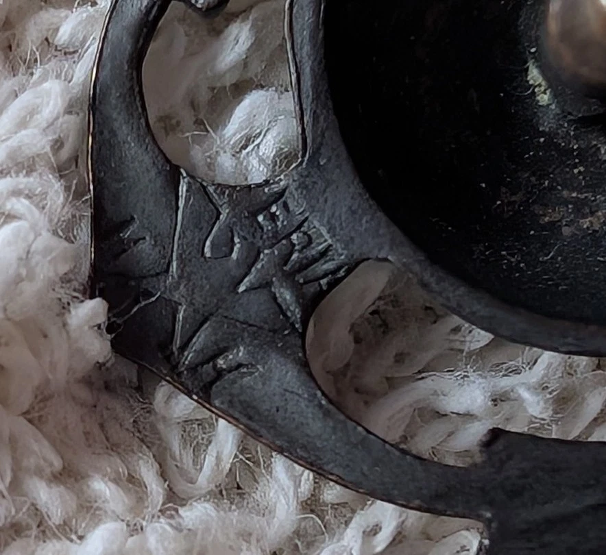 Lote grande de prendedores USMC EGA años 1918-1940. Barras de cinta, alfileres, insignias, algunas con sello Foto 4 de 4