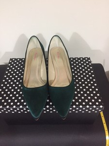 dark green kitten heels