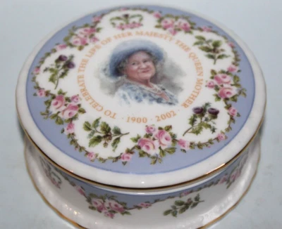 ROYAL ALBERT TO CELEBRATE THE LIFE HER MAJESTY QUEEN MOTHER 1900 -2002 ROUND BOX - Image 1 of 4