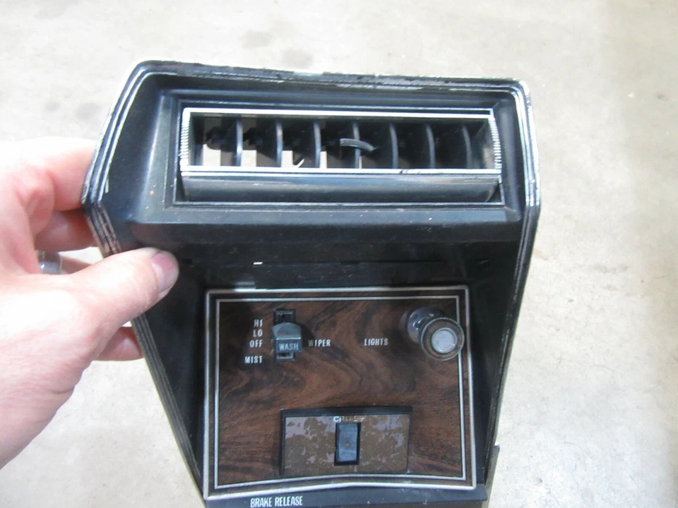 Oldsmobile Cutlass 1977 panel de tablero interior interruptor control moldura luces limpiaparabrisas Foto 3 de 4