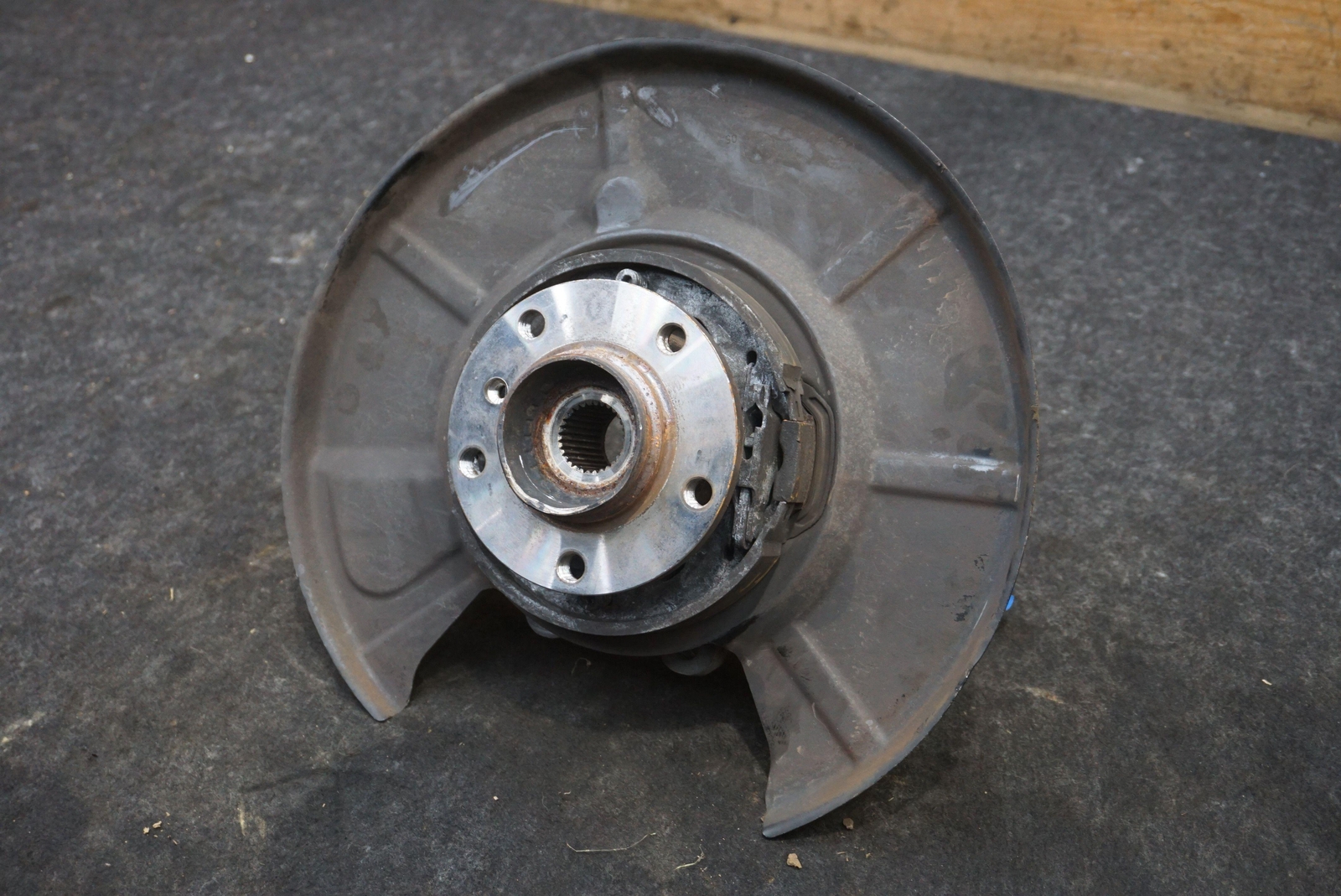 Rear Left Spindle Knuckle Hub Carrier OEM 33326777791 Rolls Royce Phantom 03-17