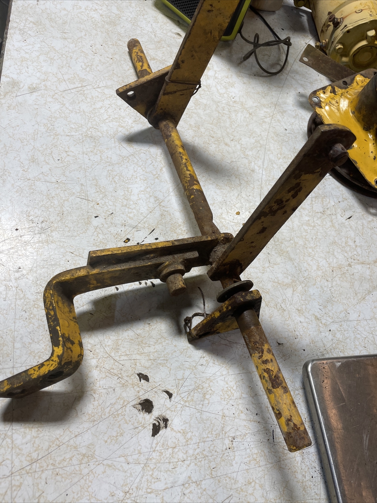 Cub cadet International 107 127 147 electric lift rock shaft | eBay