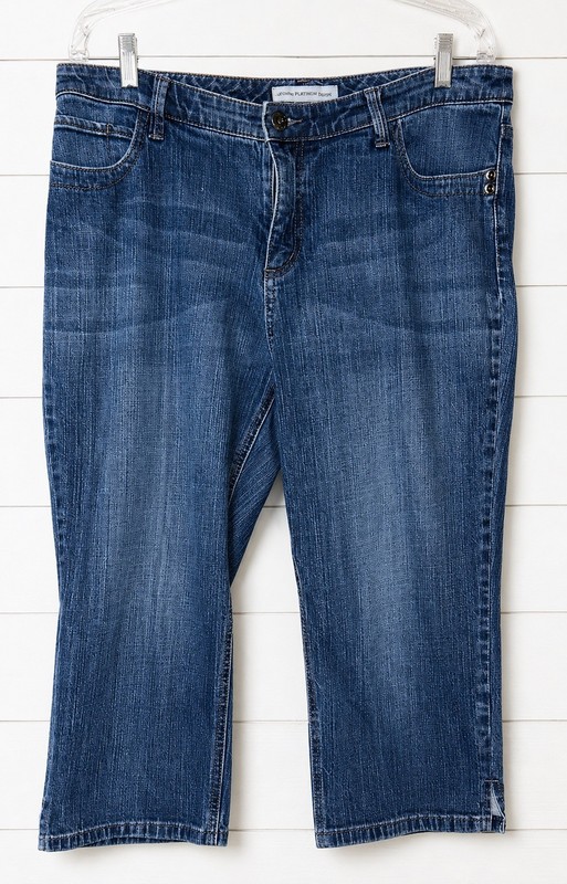 Chico's Platinum Women's Denim Crop Mid-Rise Capri Jeans Size 2 (L 12-14)