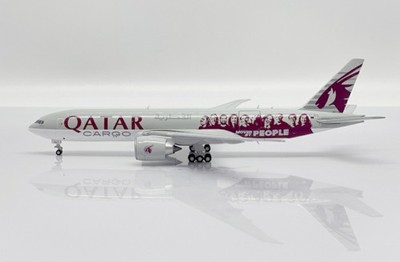 1/400 QATAR CARGO BOEING 777-200LRF MOVED BY PEOPLE INTERACTIVE SERIES XX40114C