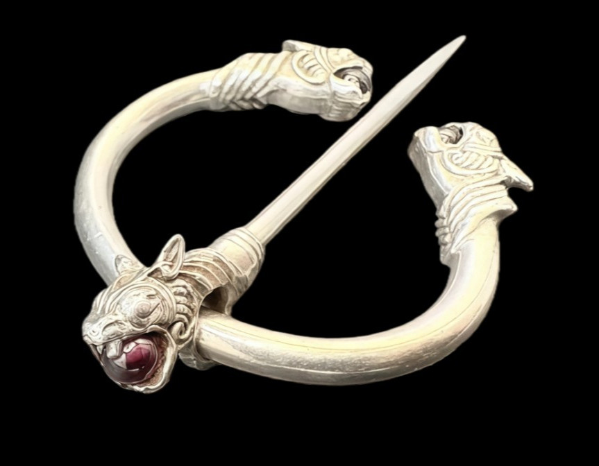 Solid Sterling Silver Lion Penannular Garnet Ston… - image 3