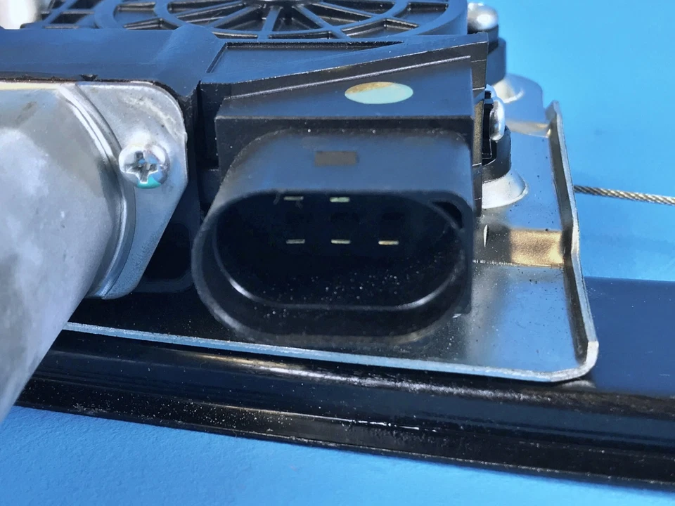 06 07 08 09 10 11 MOTOR REGULADOR VENTANA TRASERA IZQUIERDA BMW E90 E91 323I 328I 330I Foto 3 de 4