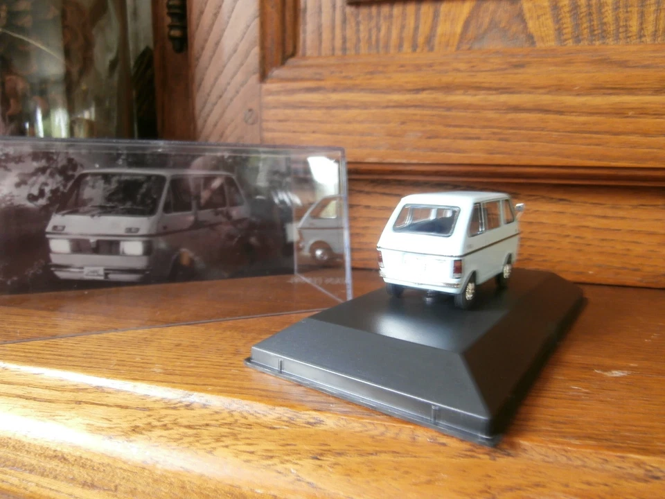 SUZUKI CARRY VAN & Micro Voiture d'antan & 1969 & 1/43e - Photo 2/4