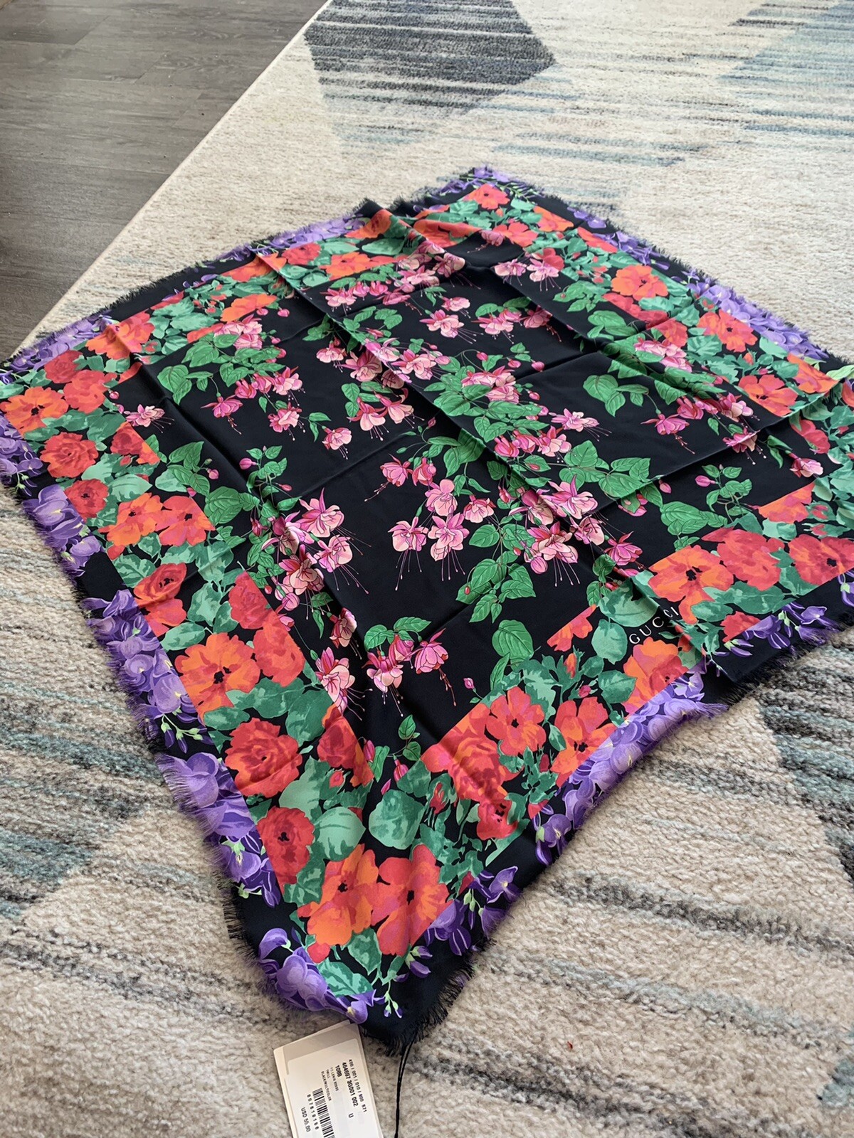 GUCCI SCARF LENIS FLORAL BLACK MULTICOLOR PRINT w LOGO TWILL SILK SQUARE 35" image 5