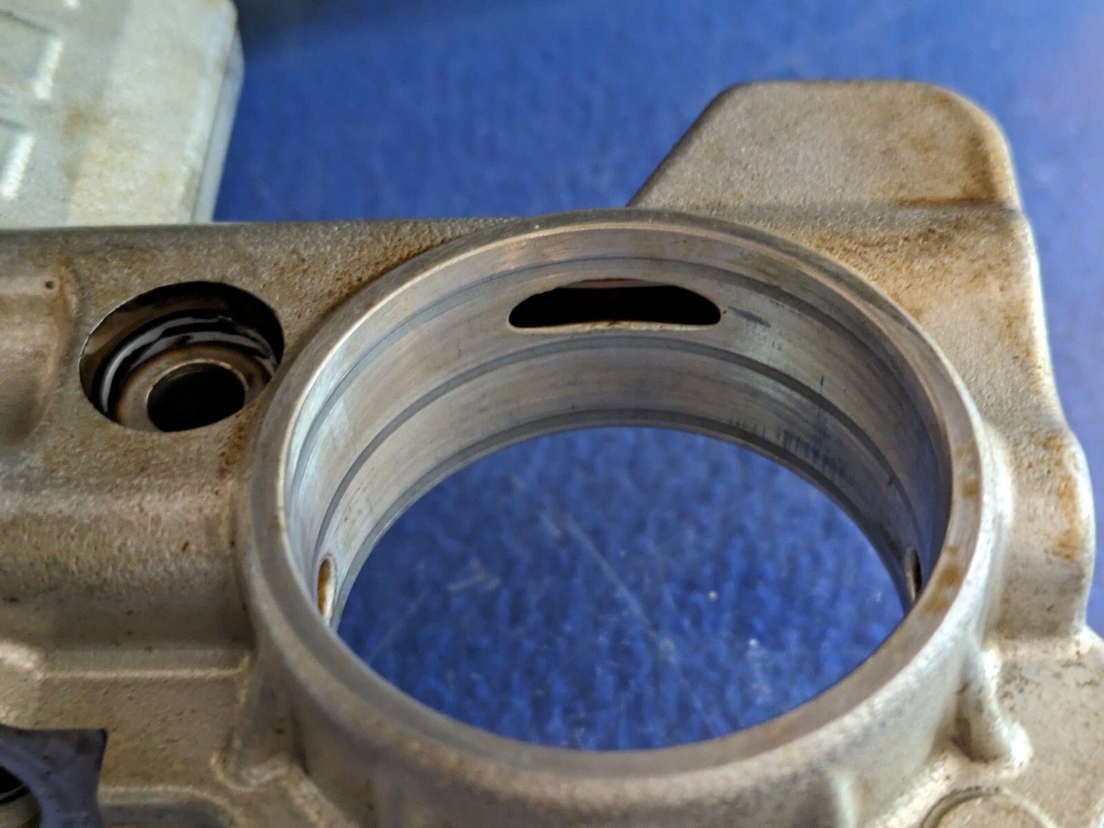 left driver Engine Bentley Continental gt Flying Spur w12 camshaft housing