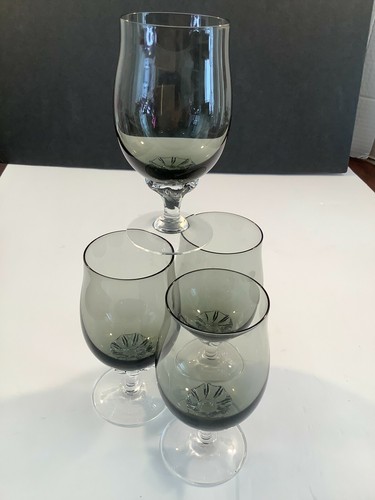 Juego de 4 vasos de jugo con patas de humo coronación Sasaki vástago retorcido transparente - Imagen 8 de 8