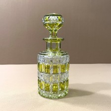flacon à parfum en cristal BACCARAT doublé VERT modèle DIAMANTS ETOILES 15,5 cm
