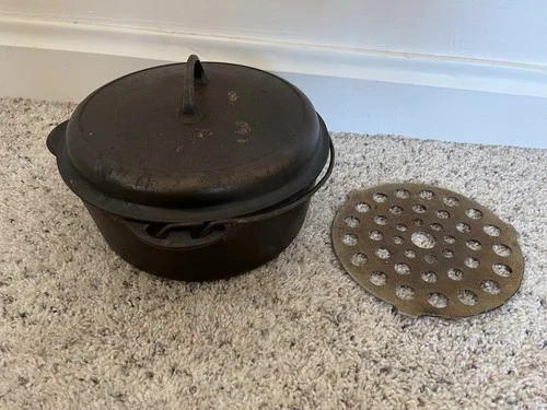 Griswold No. 8 Tight Top Dutch Oven W 1288A Self Basting Lid Small Logo + Trivet