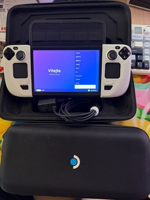 Steam Deck 512GB LCD (2024)   Extra Zubehörpaket, optimierte Kühlung RGB-Griffe!